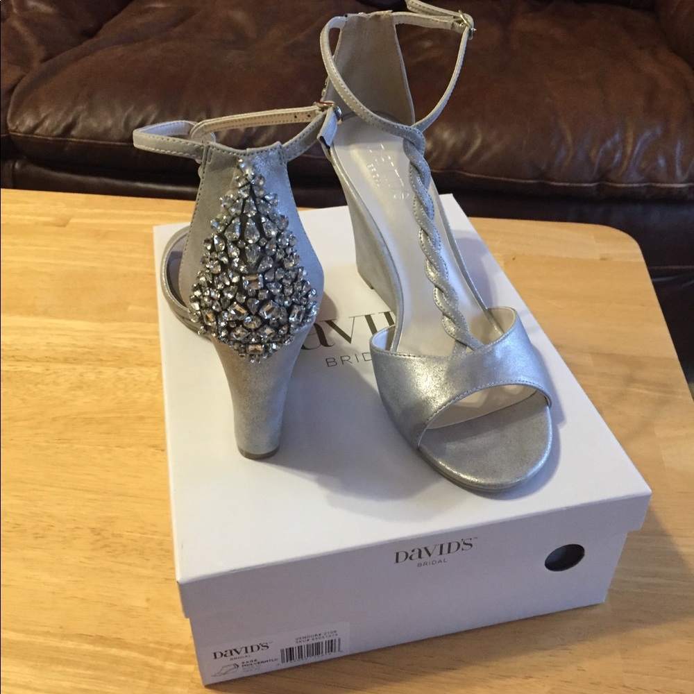 NWT David’s Bridal Wedges